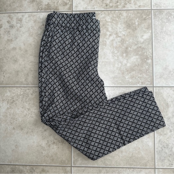 Old Navy Pants - Old Navy Pixie Pants 14 High Rise Ankle Zip Black White Geometric Career EUC